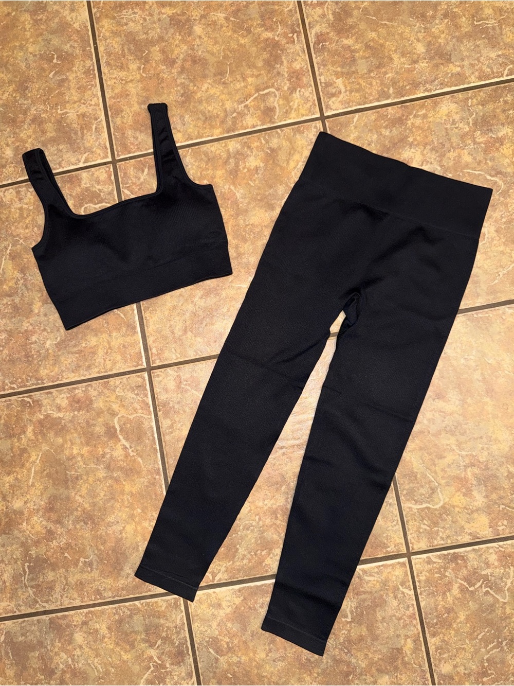 OQQ Black Seamless High-Waist Leggings & Crop Top Workout Set Athleisure Large - Picture 2 of 4